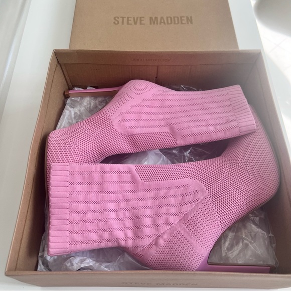 Steven Madden Discreet Knit Pointed Toe Sock Booties - Picture 3 of 11